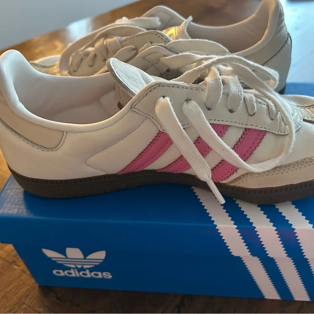 Women’s Adidas Sambas sz. 7 1/2 pink stripes. Worn 2-3 times great condition. - Picture 2 of 6